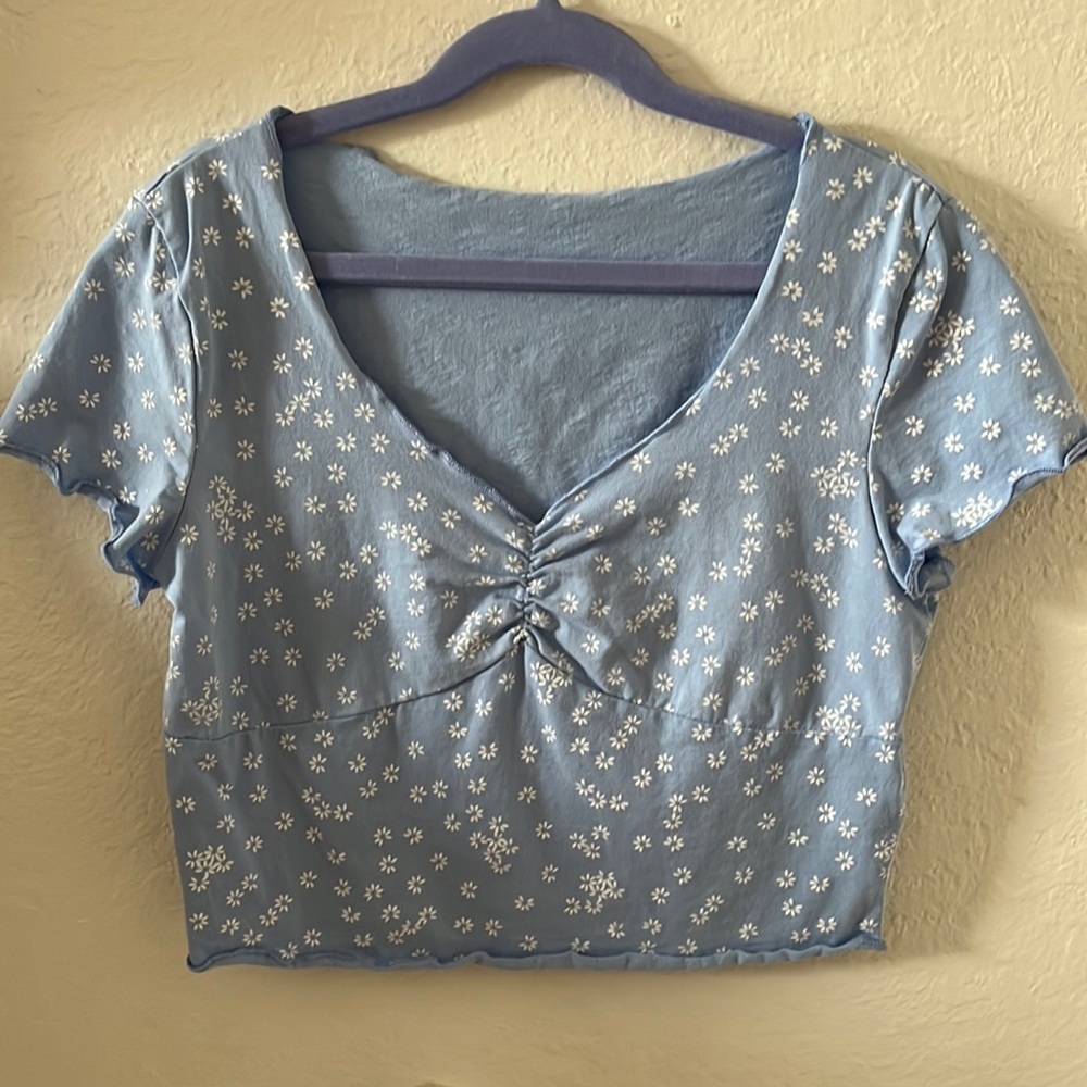 Womenswear Extra Small cropped floral shirt from Shein